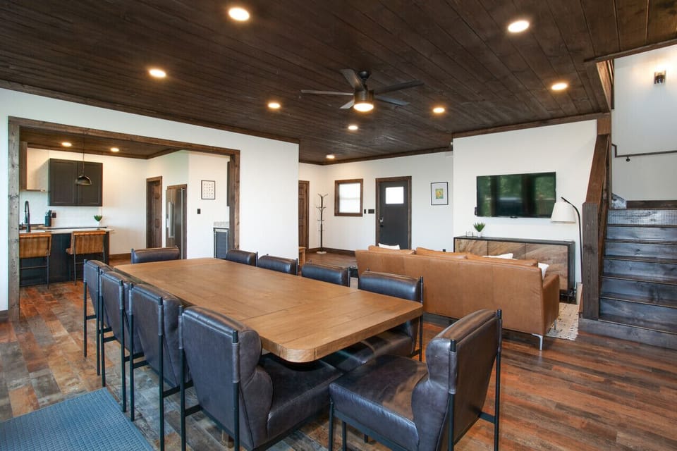 A seamless blend of rustic charm and modern sophistication makes this dining space perfect for gatherings of any size.