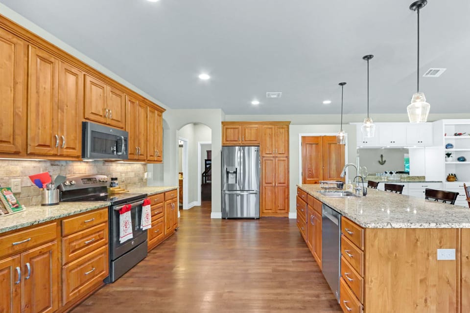 House, Multiple Beds, Patio (Dunlap Cabin) | Private kitchen | Fridge, microwave, oven, stovetop