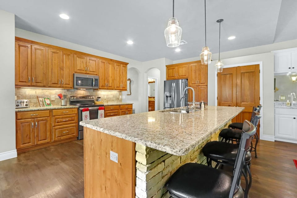 House, Multiple Beds, Patio (Dunlap Cabin) | Private kitchen | Fridge, microwave, oven, stovetop