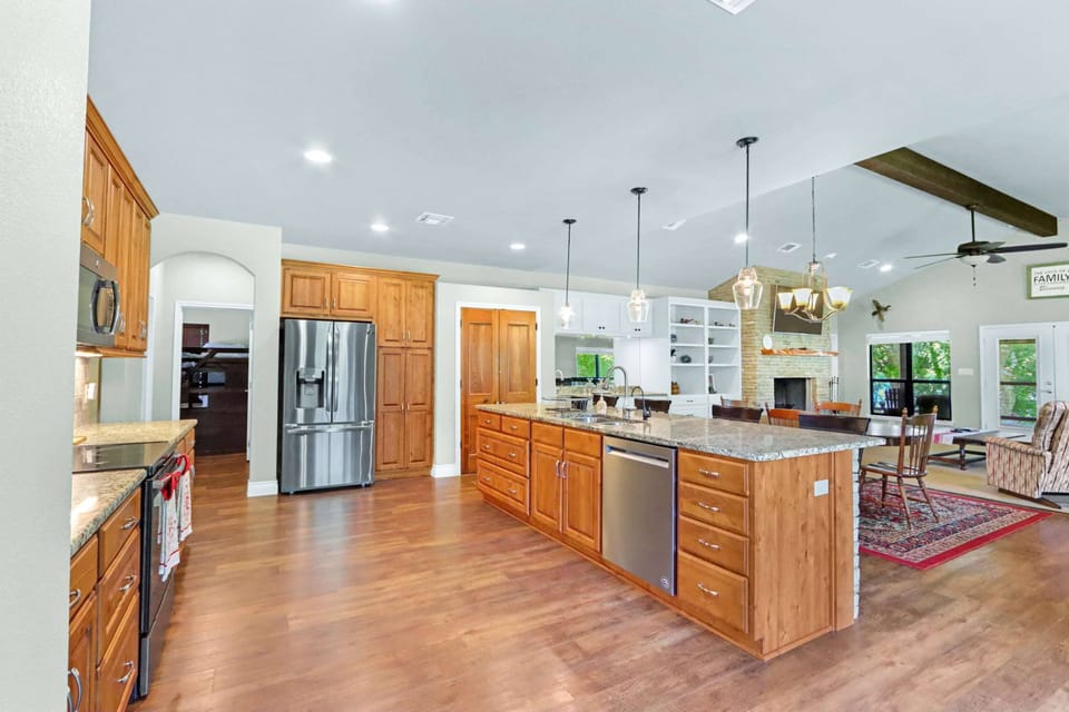 House, Multiple Beds, Patio (Dunlap Cabin) | Private kitchen | Fridge, microwave, oven, stovetop