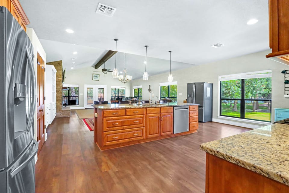 House, Multiple Beds, Patio (Dunlap Cabin) | Private kitchen | Fridge, microwave, oven, stovetop