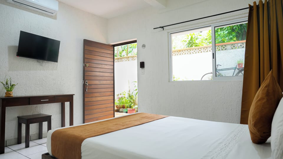 Standard Room, 1 Double Bed | Laptop workspace, WiFi (free)