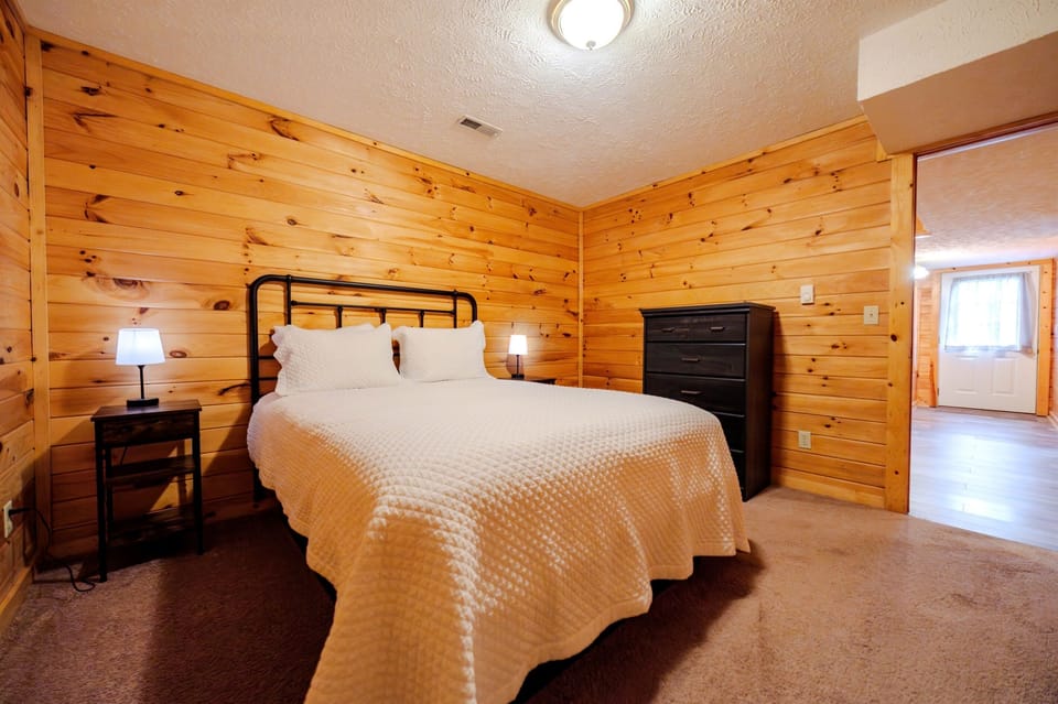 Queen lower level bedroom