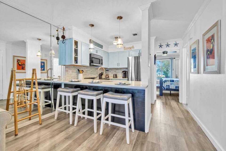 Kitchen w/ additional seating at bar