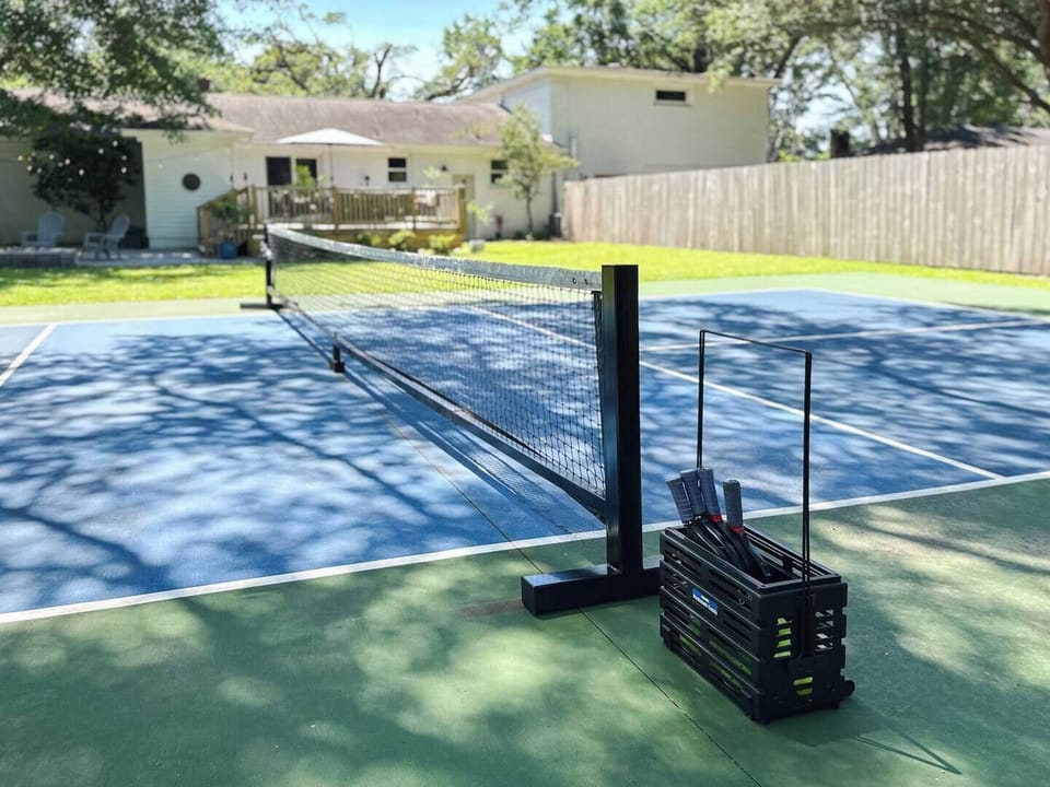 Private Pickleball and basketball court!