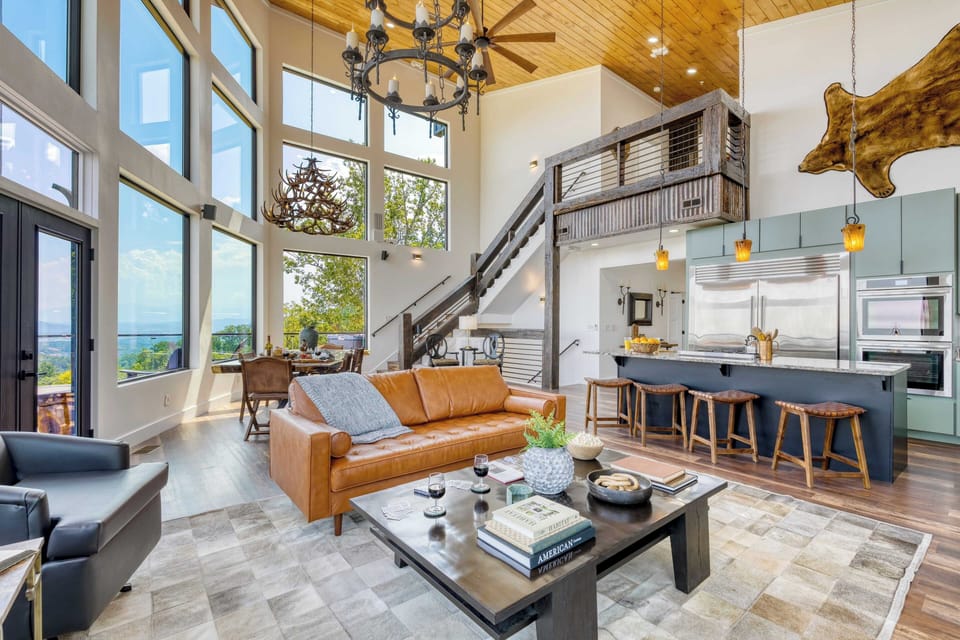 House (5 Bedrooms) | Interior