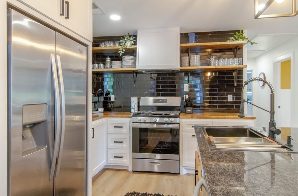 Welcome to our stunning full kitchen, where culinary dreams come to life!