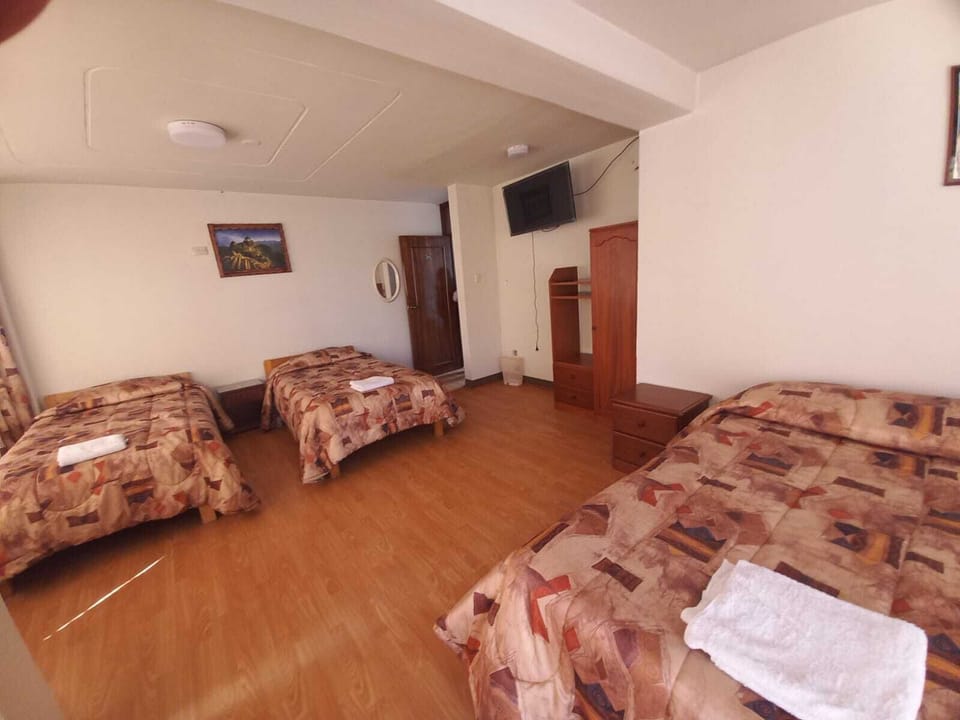 Triple Room | Desk, laptop workspace, soundproofing, free WiFi
