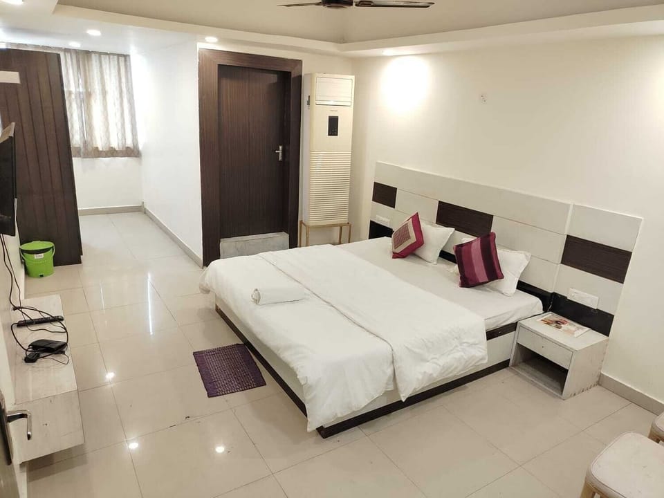 Laptop workspace, rollaway beds (surcharge), WiFi (free), bed sheets