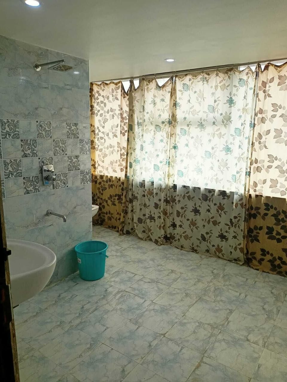 Superior Room, Air conditioning | Bathroom | Shower, free toiletries, towels, soap