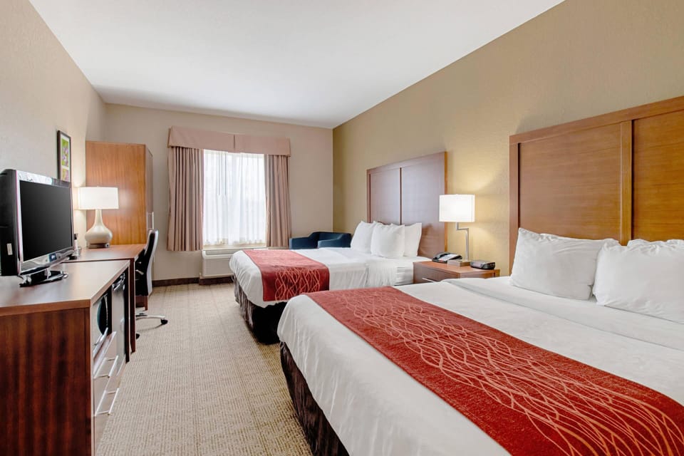Desk, blackout drapes, iron/ironing board, free WiFi