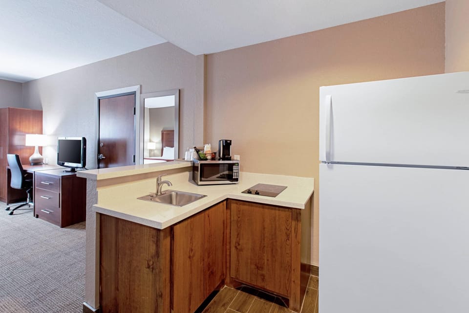 Desk, blackout drapes, iron/ironing board, free WiFi