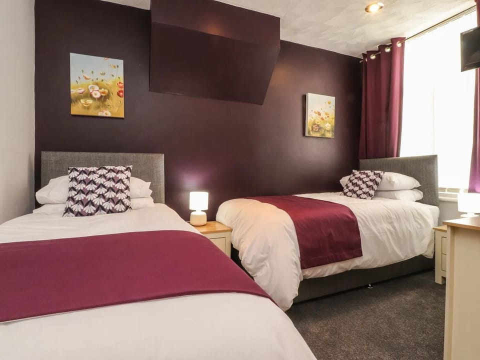 House | 7 bedrooms, iron/ironing board, free WiFi, bed sheets