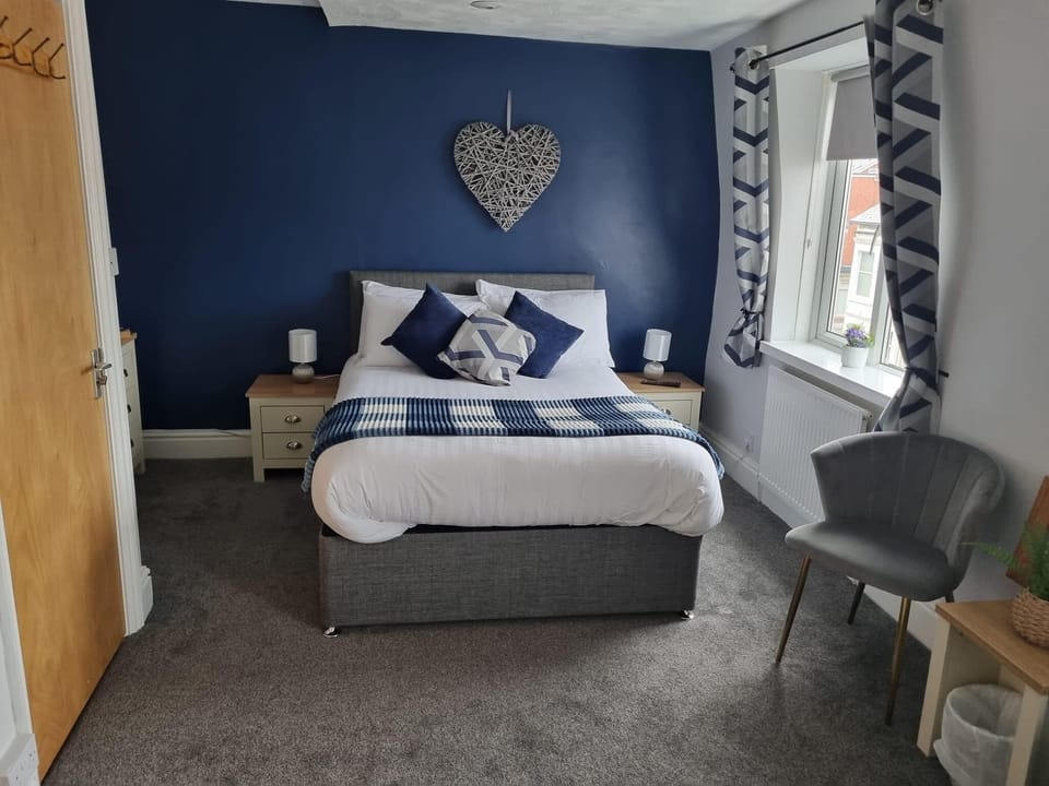 7-bed Beachside Retreat - Sleeps 14 & Pet Friendly House in Borough of Fylde