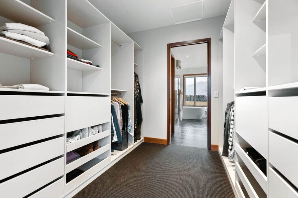 Walk-in wardrobe