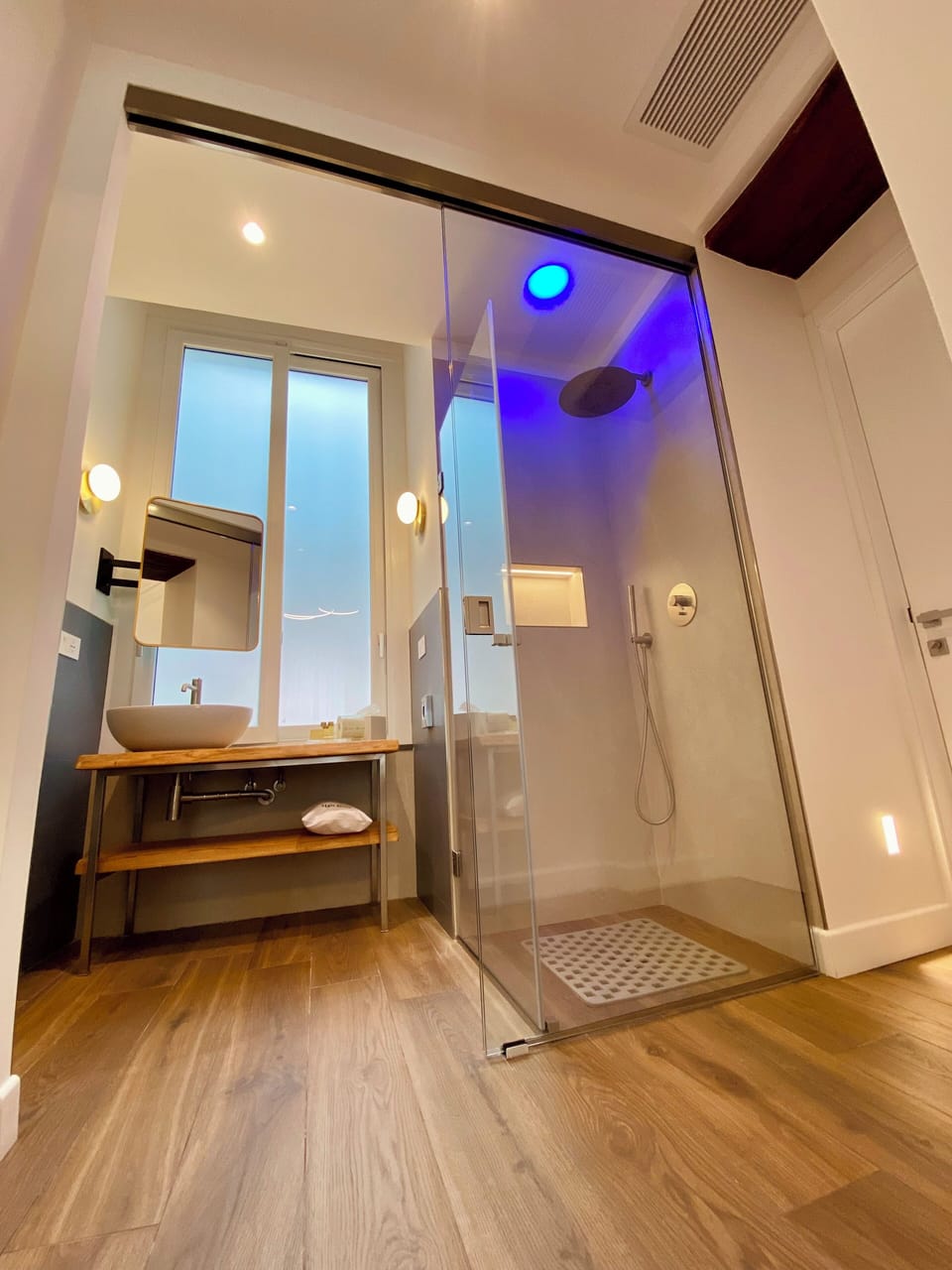 Comfort Triple Room, Balcony, City View | Down comforters, blackout drapes, soundproofing, free WiFi