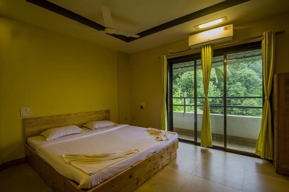Standard Double Room | Free WiFi, bed sheets
