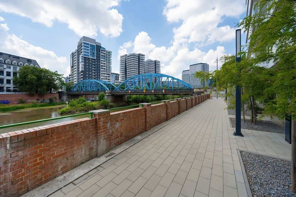 The neighborhood is peaceful and well-kept, featuring tree-lined walkways and scenic outdoor areas. Perfect for walking, relaxing, or enjoying city life.