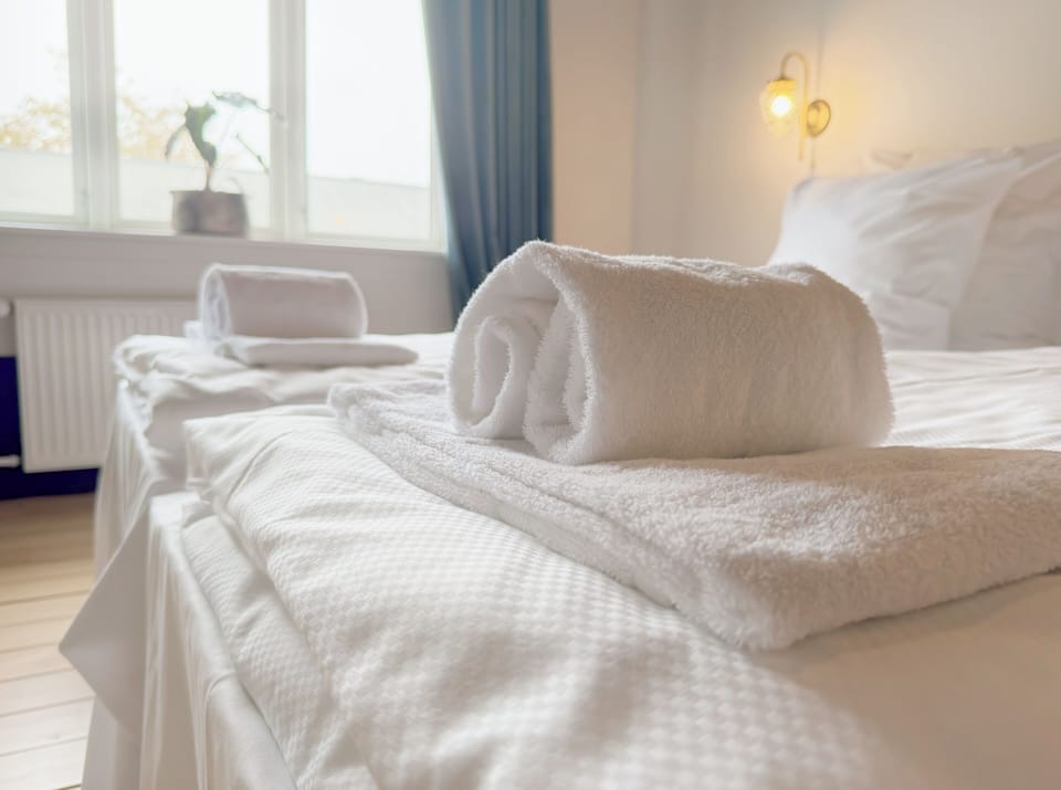 Premium bedding, iron/ironing board, free WiFi, bed sheets