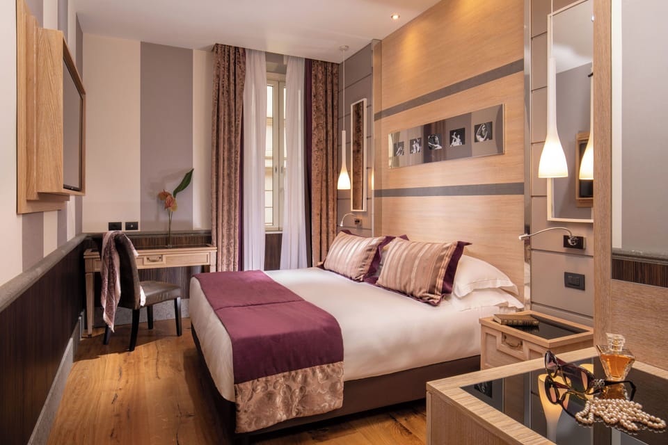 Deluxe Double | In-room safe, free WiFi, bed sheets
