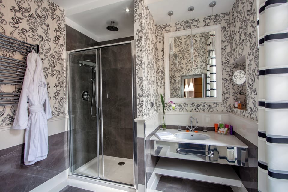 Deluxe Double | Bathroom | Slippers