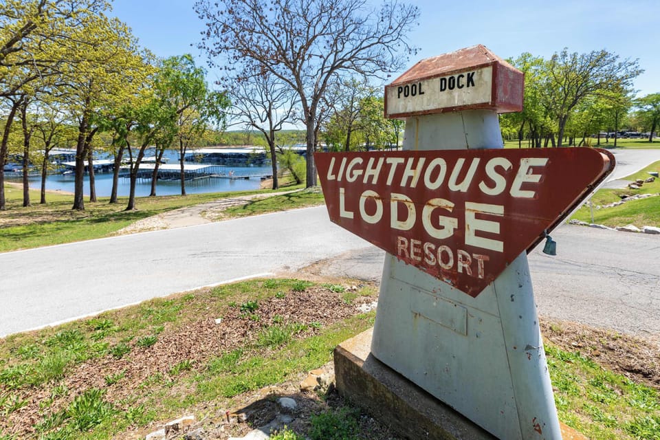 Look for this iconic landmark!