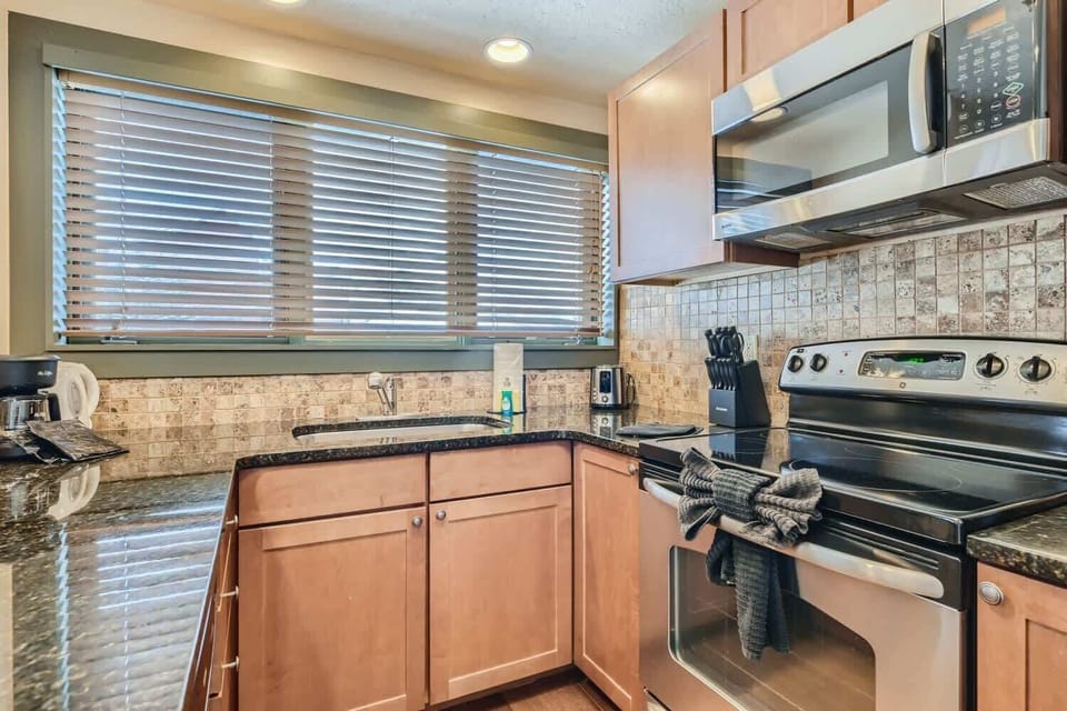 Fully equipped kitchen with dishwasher