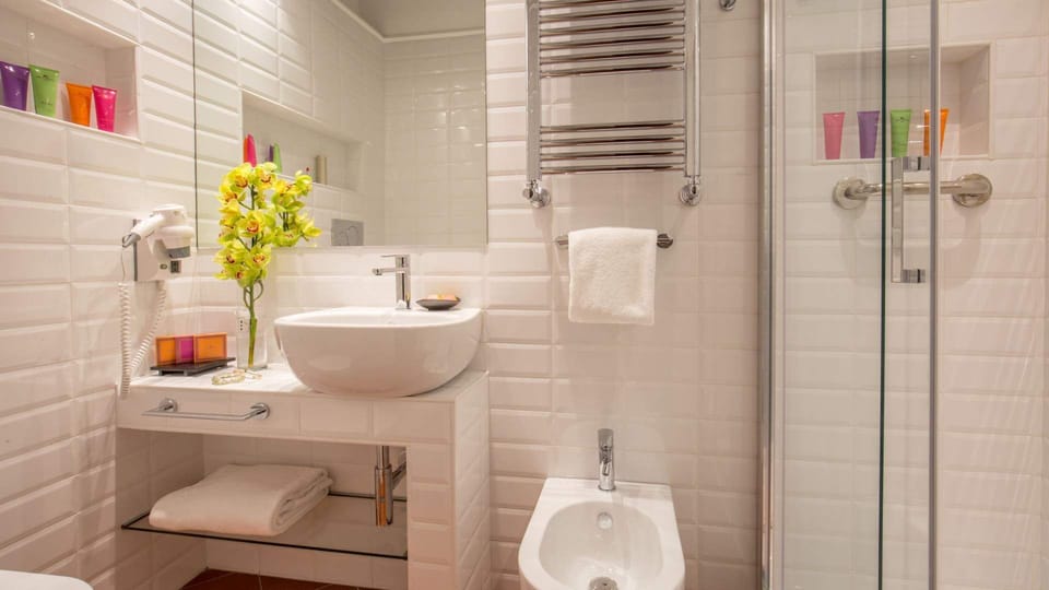 Premium One Bedroom Apartment | Bathroom