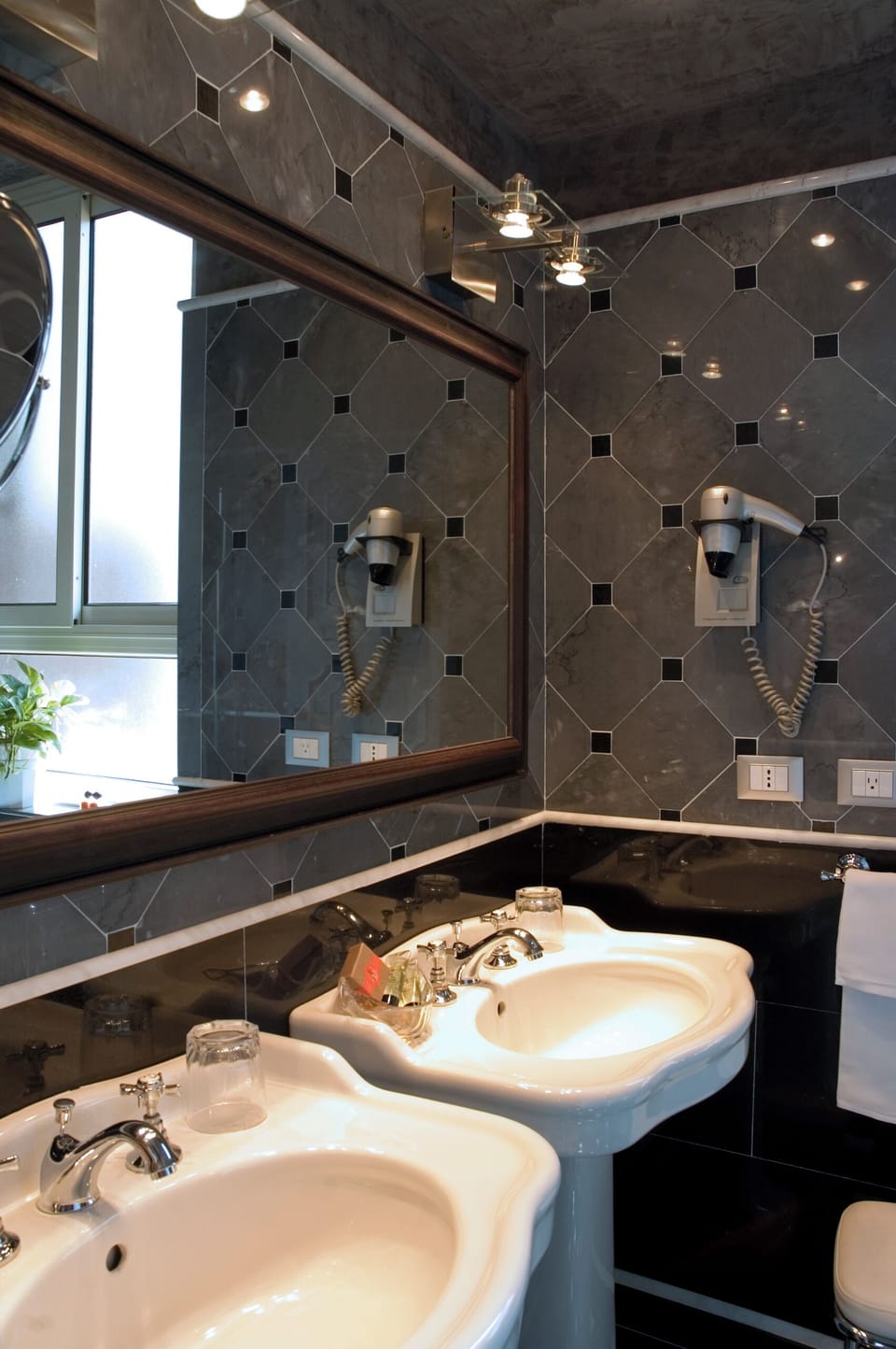 Executive Double Room | Bathroom | Free toiletries, hair dryer, bathrobes, slippers