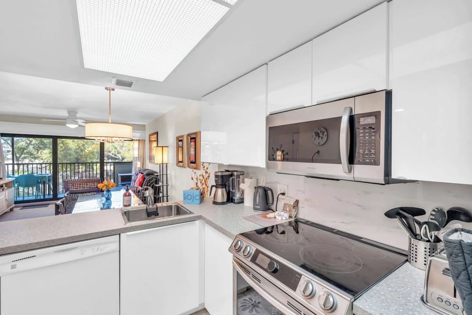 The kitchen has a open counter to pass through to the dining room