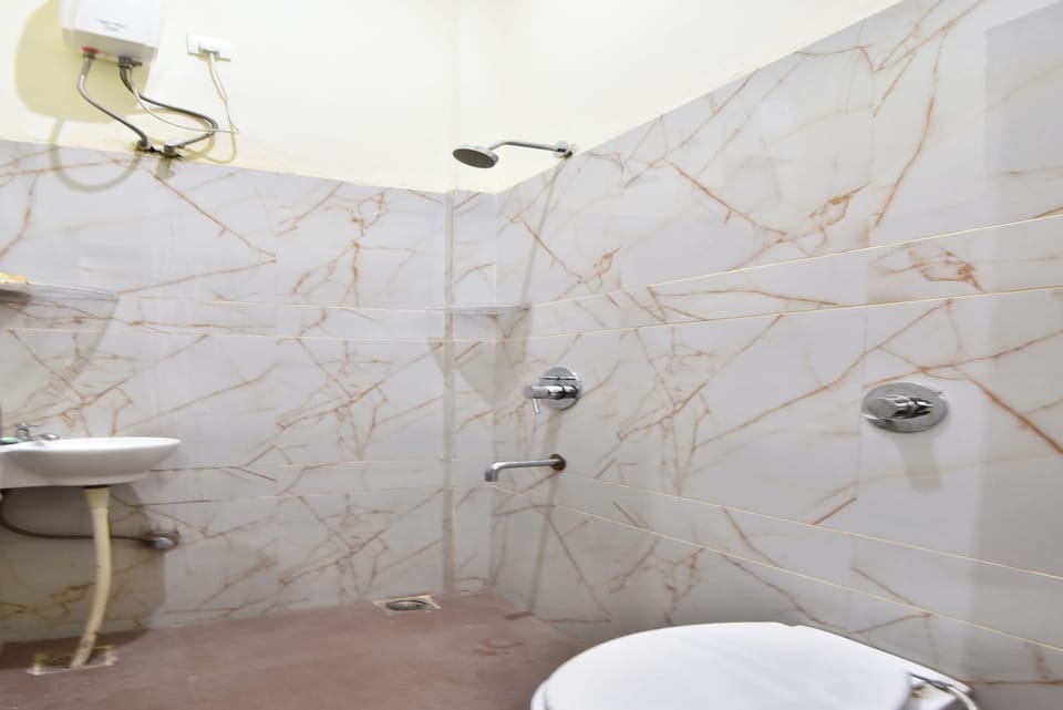 Deluxe Double Room | Bathroom