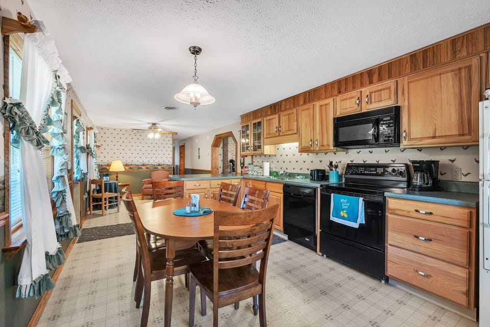 Cottage, 3 Bedrooms | Private kitchen | Coffee/tea maker, fridge, oven, toaster