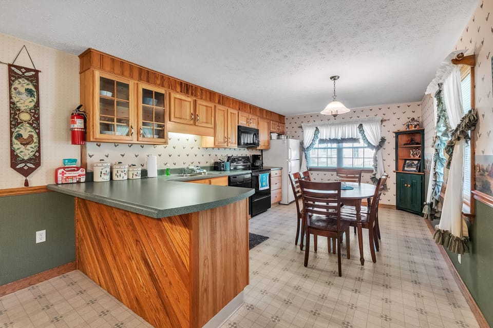 Cottage, 3 Bedrooms | Private kitchen | Coffee/tea maker, fridge, oven, toaster