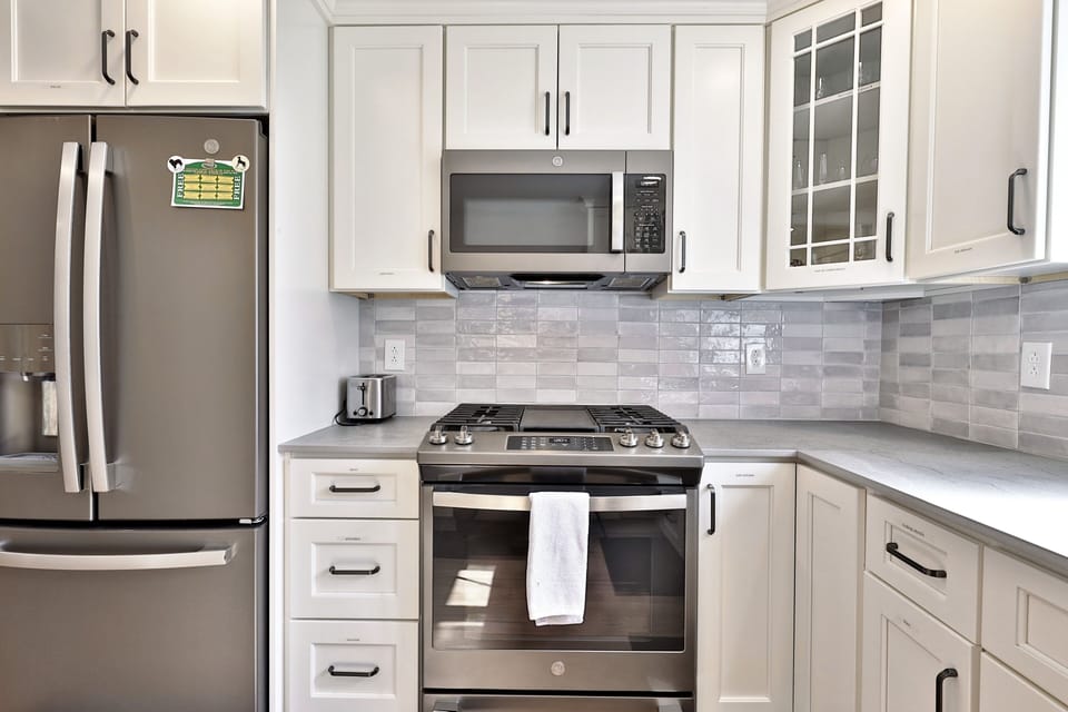 House, 4 Bedrooms | Private kitchen | Coffee/tea maker, fridge, oven, toaster