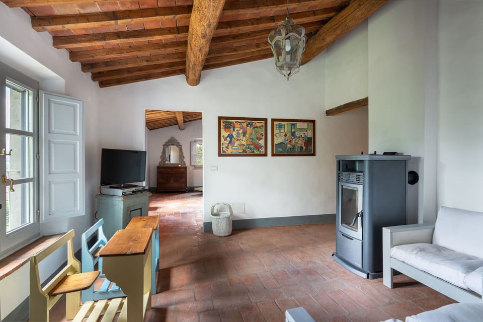 Villa | Living area | 32-inch flat-screen TV with cable channels, fireplace