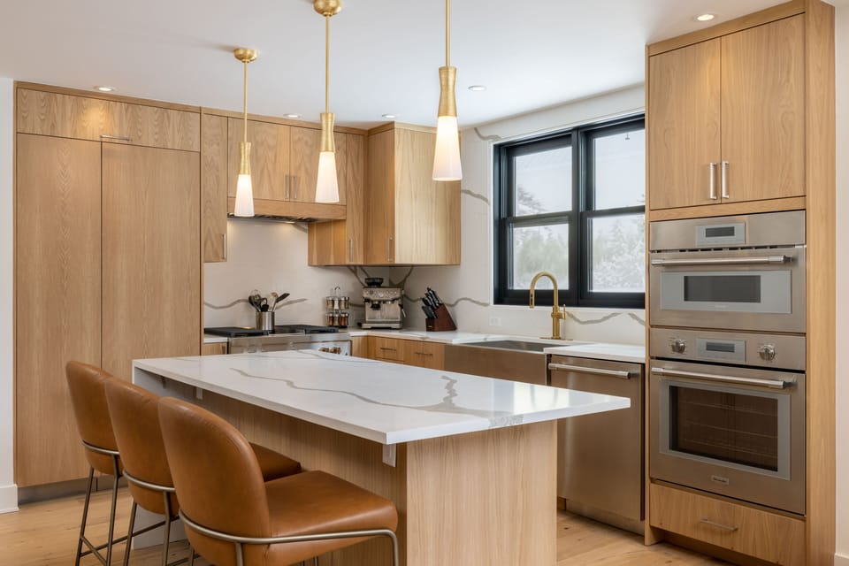 Kitchen - High end finishes and bar seating for 4