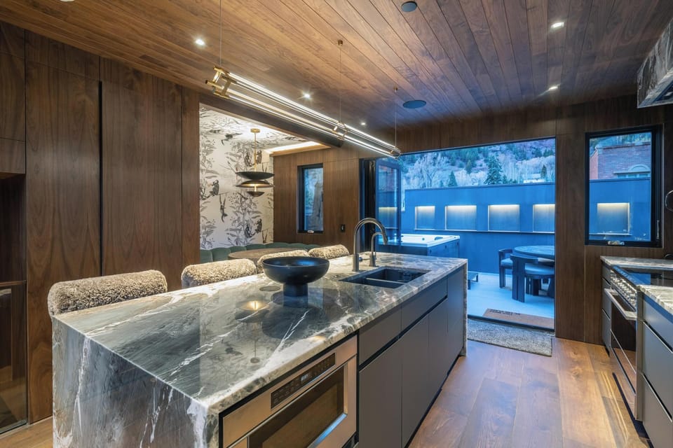 Kitchen w/Waterfall Countertop