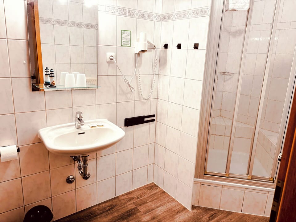 Comfort Double Room | Bathroom | Shower, hair dryer, towels, soap