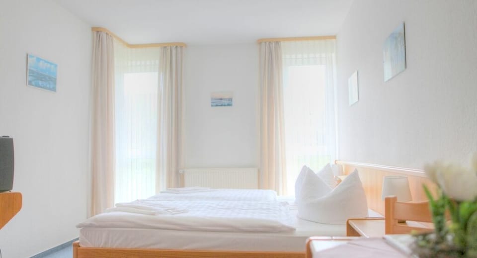 Comfort Double Room | WiFi (free), bed sheets