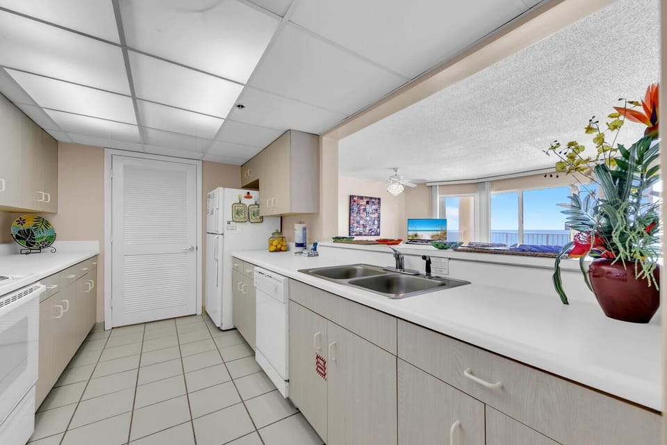 Condo, Multiple Beds (Long Beach Resort 2-1206) | Private kitchen | Oven, toaster