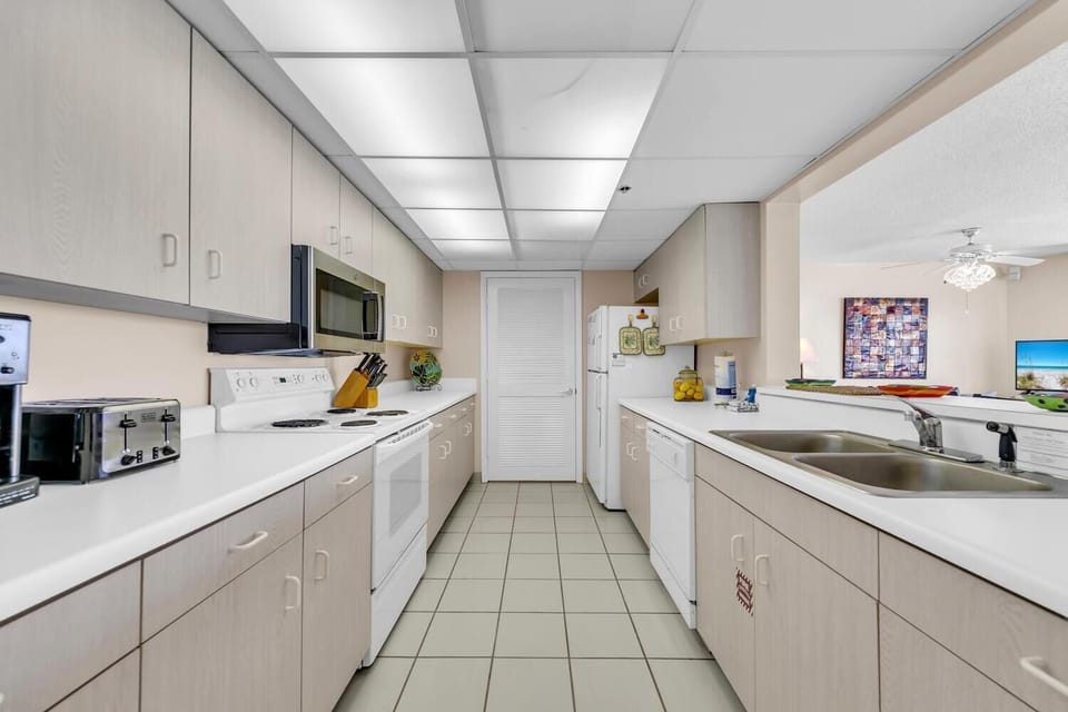 Condo, Multiple Beds (Long Beach Resort 2-1206) | Private kitchen | Oven, toaster