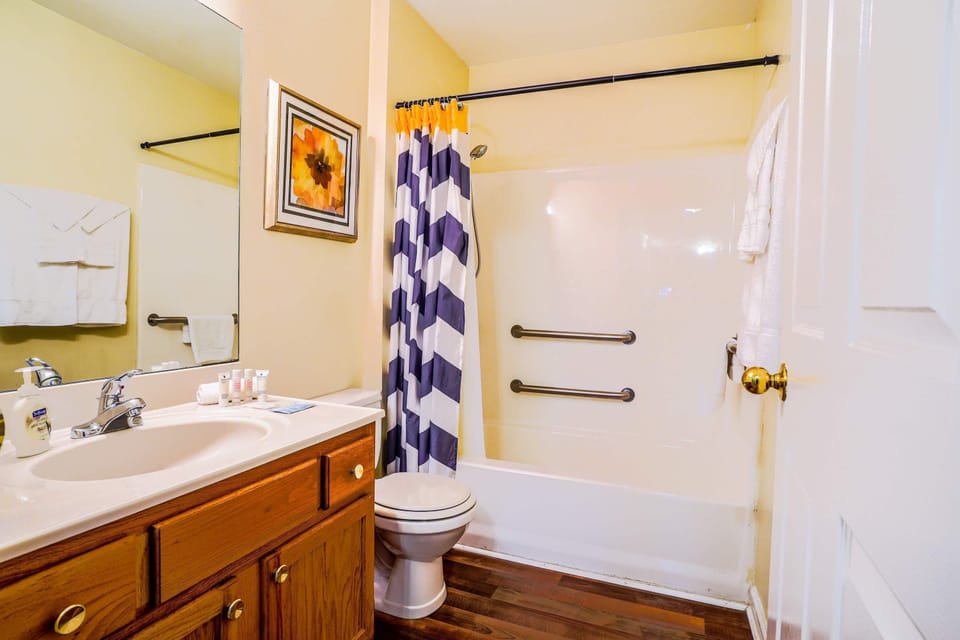 2nd full bathroom (shared)