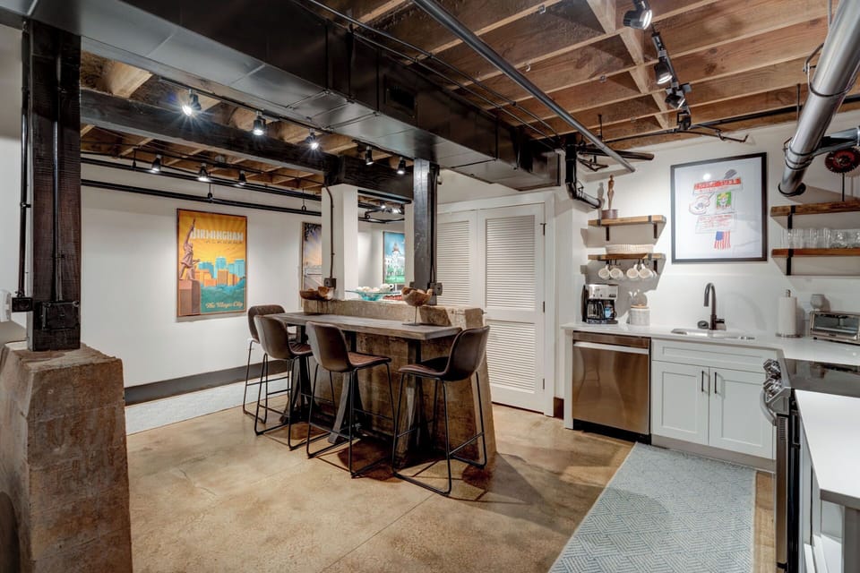 Kitchen bar counter with seating for 4