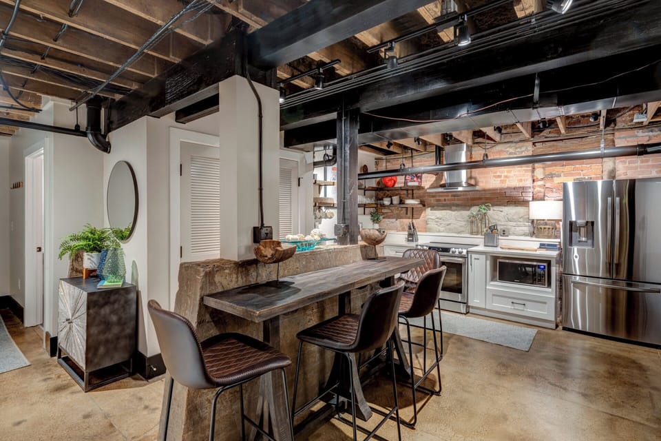 Kitchen bar counter with seating for 4