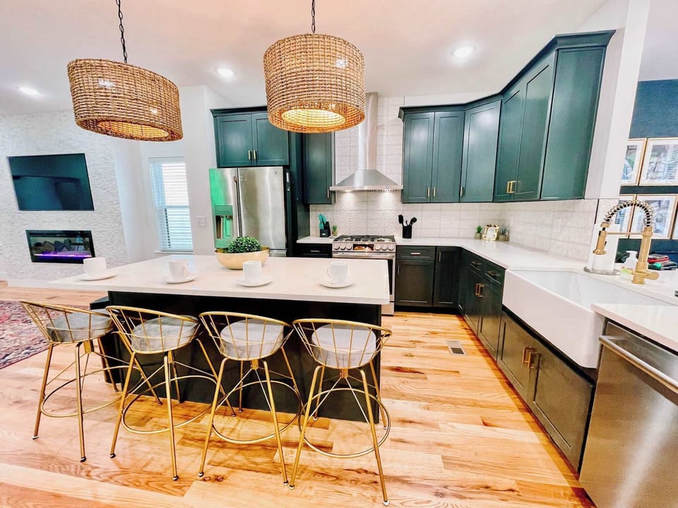 Sip morning coffee or grab a bite at the kitchen island, with room for 4
