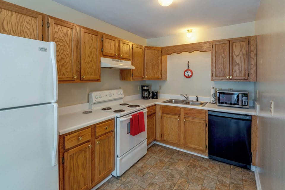 Fully furnished and equipped kitchen
