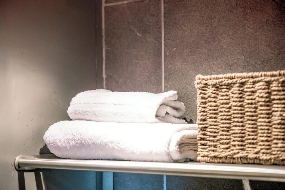 Rental of bath and linen