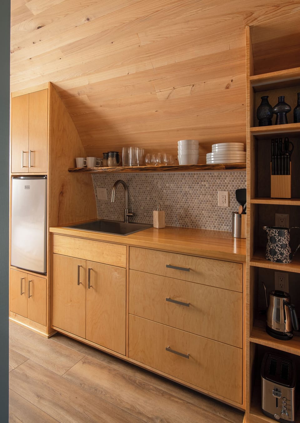 Espresso maker, mini-fridge, stovetop, electric kettle