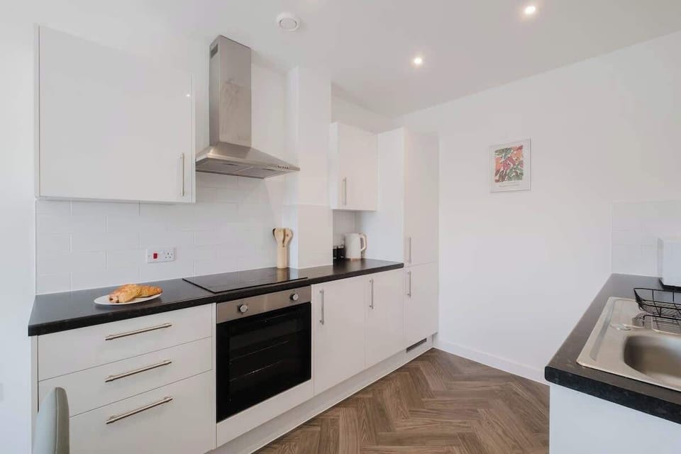Feel right at home with a sleek, fully-equipped kitchen and dining space perfect for any mealtime