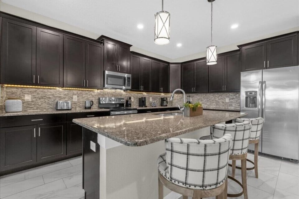 4813KingsCastleCir010